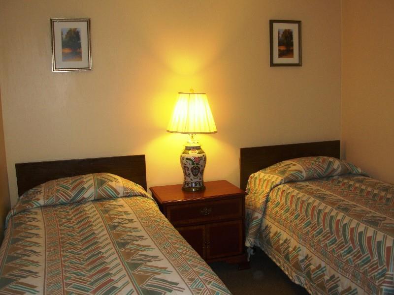 Red Carpet Inn On The Lake - Онеонта Номер фото